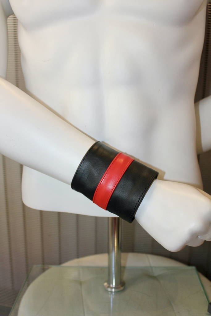 GAYT*GEAR LEATHER ZIP WALLET CUFF