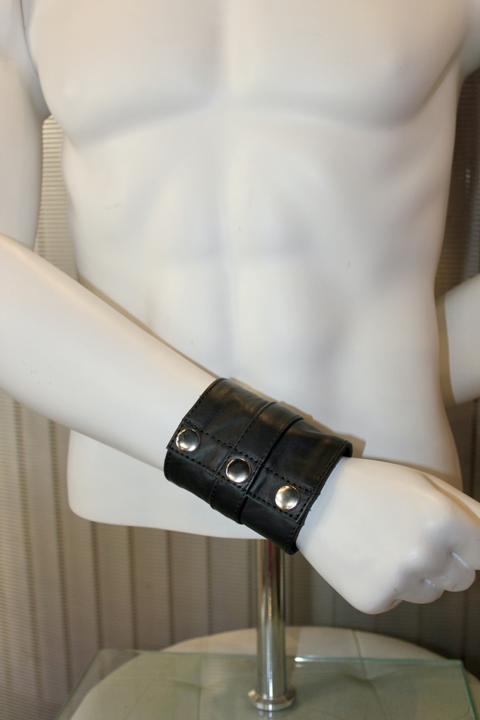 GAYT*GEAR LEATHER ZIP WALLET CUFF