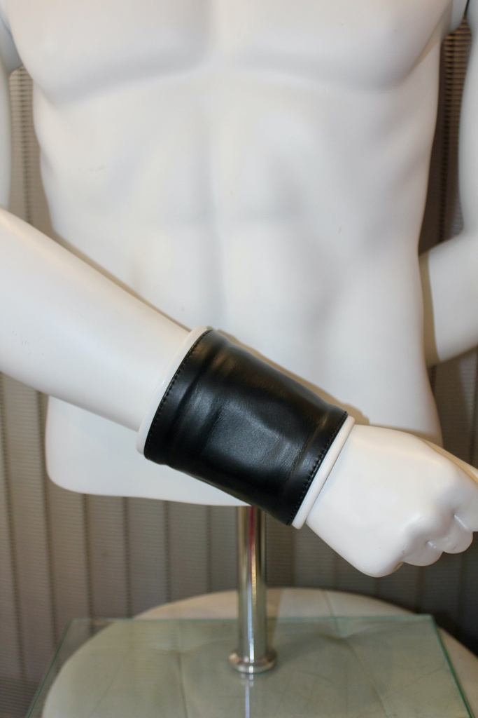 GAYT*GEAR LEATHER GAUNTLET CUFF W/ STRIPE