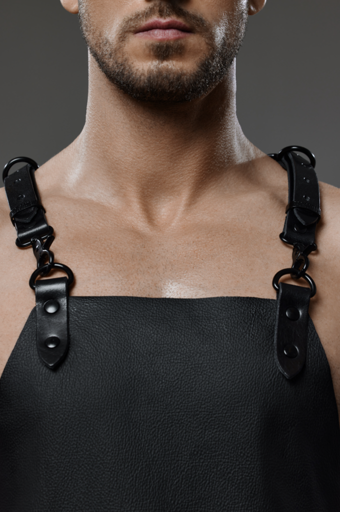 PROVOCATEUR LEATHER APRON ALPHA W/ ZIPPER
