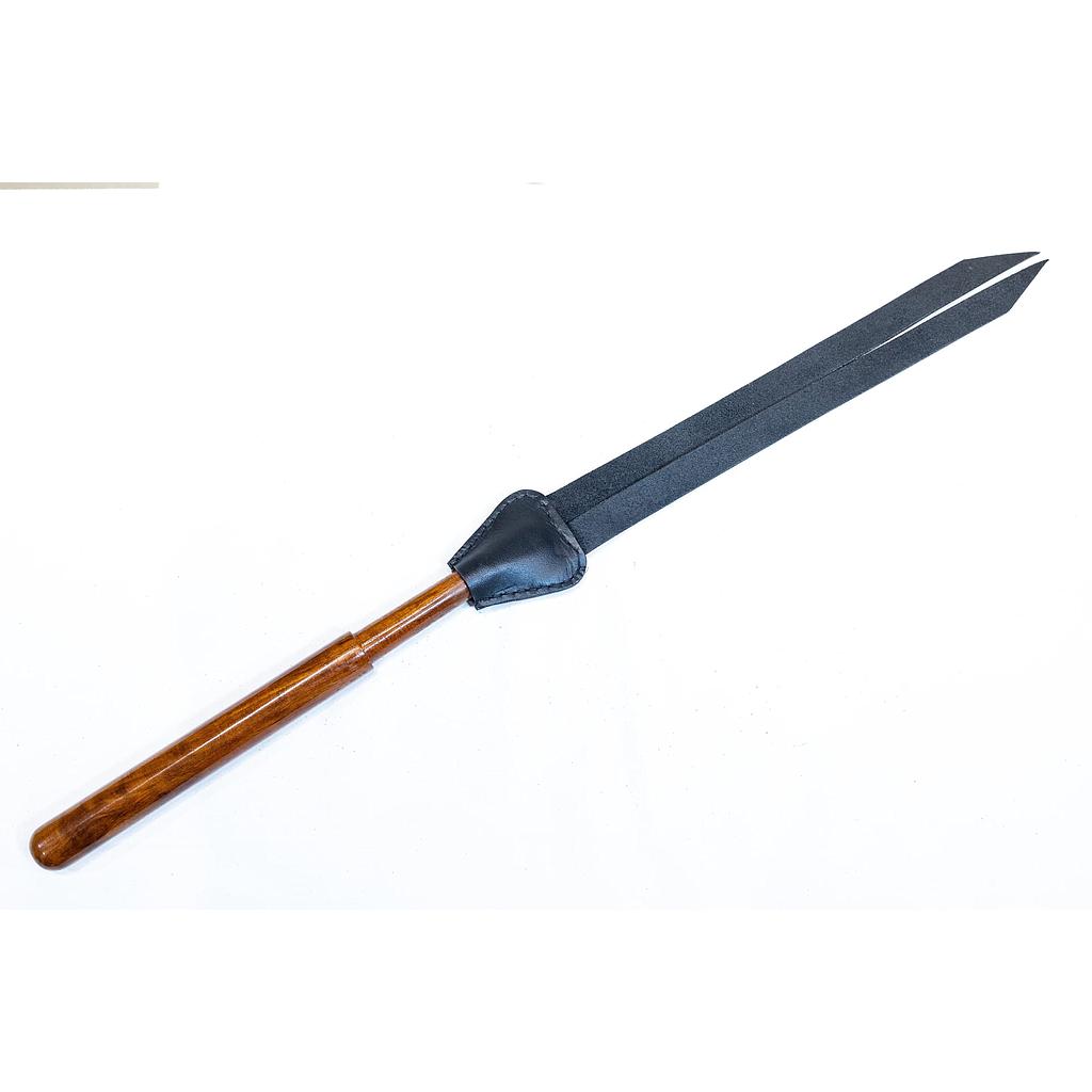 GAYT*GEAR LEATHER TAWSE PADDLE W/ WOODEN HANDLE 